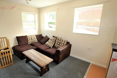 4 bed flat, Bristol Road, Selly Park, Birmingham, B296BD - Image 2